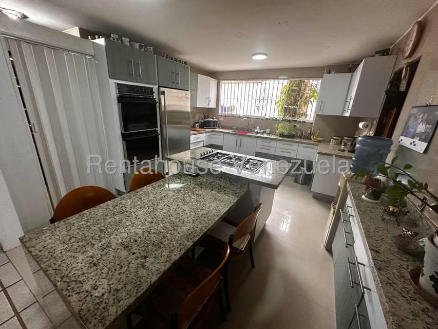 Casa (Multipes Niveles) en Venta en Colinas de Santa Monica, Distrito Metropolitano - 11