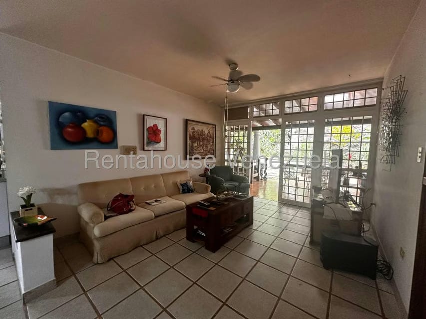 Casa (Multipes Niveles) en Venta en Colinas de Santa Monica, Distrito Metropolitano - 13