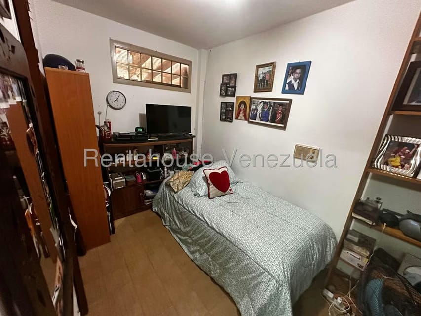 Casa (Multipes Niveles) en Venta en Colinas de Santa Monica, Distrito Metropolitano - 25