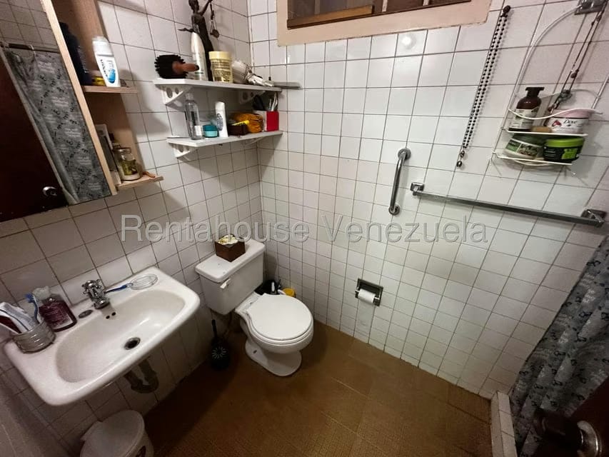 Casa (Multipes Niveles) en Venta en Colinas de Santa Monica, Distrito Metropolitano - 26
