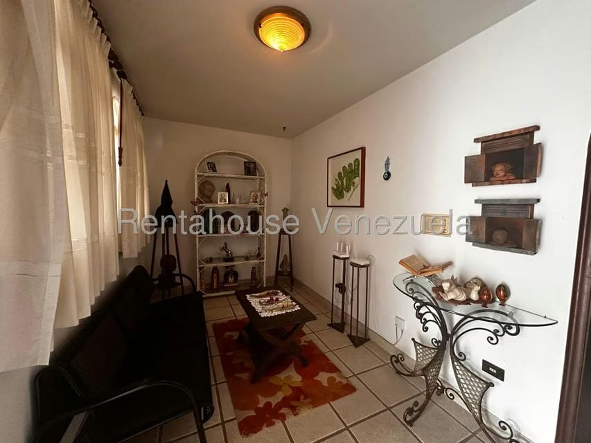Casa (Multipes Niveles) en Venta en Colinas de Santa Monica, Distrito Metropolitano - 4