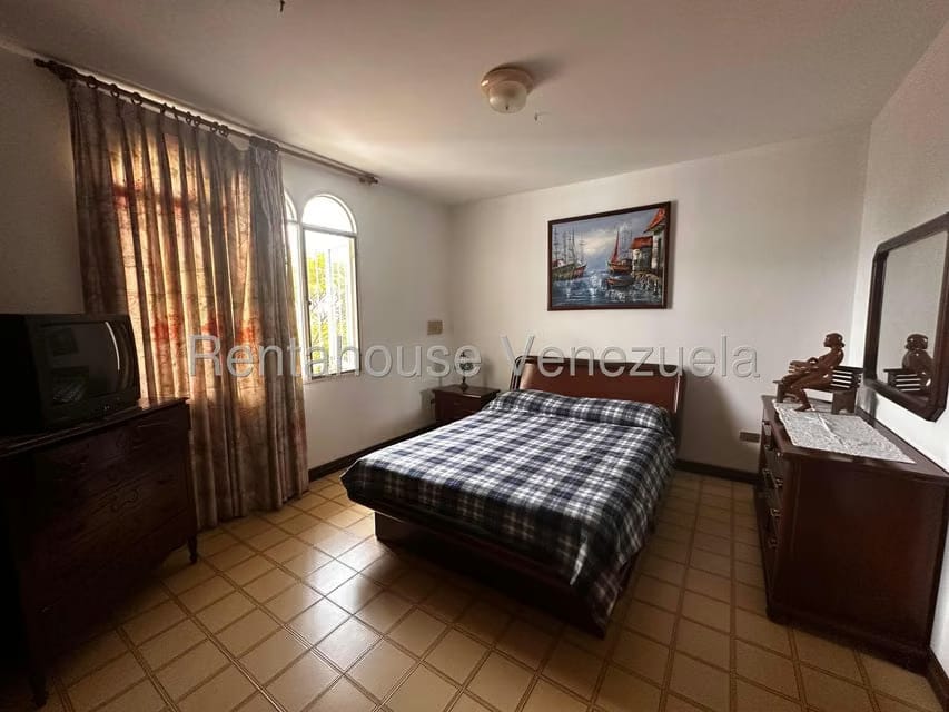 Casa (Multipes Niveles) en Venta en Colinas de Santa Monica, Distrito Metropolitano - 31