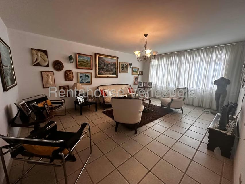 Casa (Multipes Niveles) en Venta en Colinas de Santa Monica, Distrito Metropolitano - 5