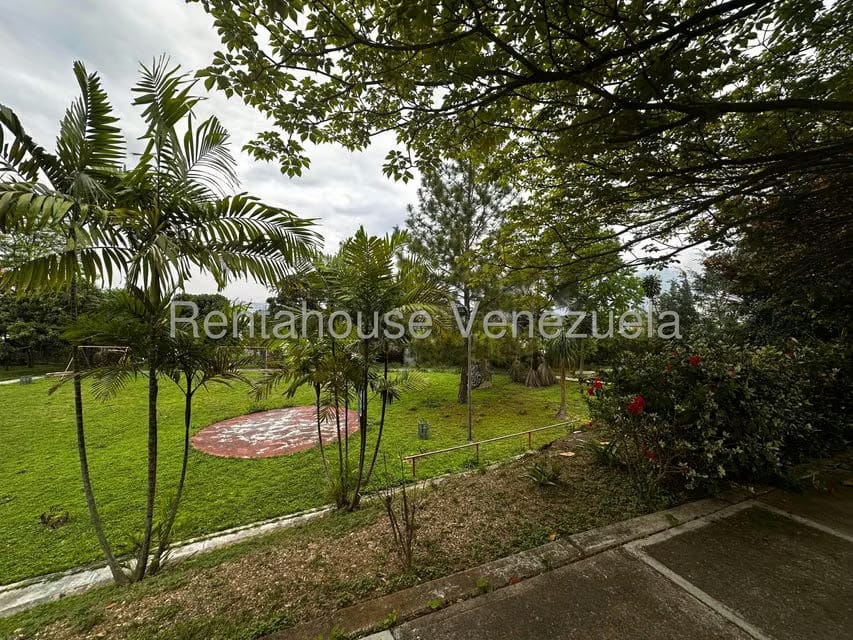 Casa (Multipes Niveles) en Venta en Colinas de Santa Monica, Distrito Metropolitano - 42