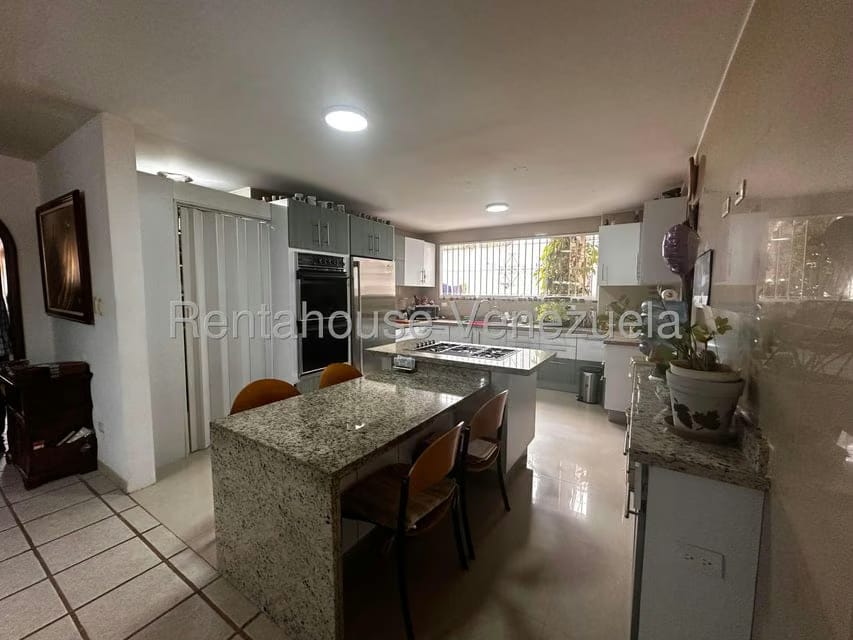 Casa (Multipes Niveles) en Venta en Colinas de Santa Monica, Distrito Metropolitano - 10