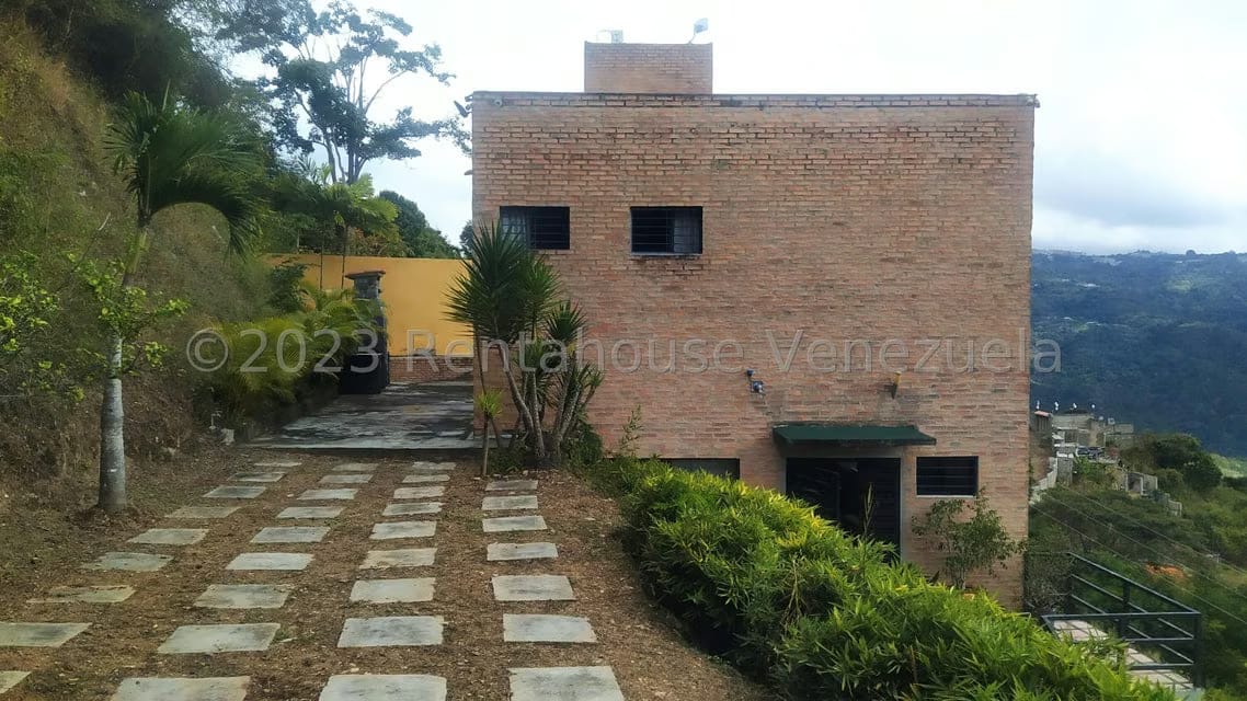 Casa (Multipes Niveles) en Venta en Colinas de Caicaguana, Distrito Metropolitano