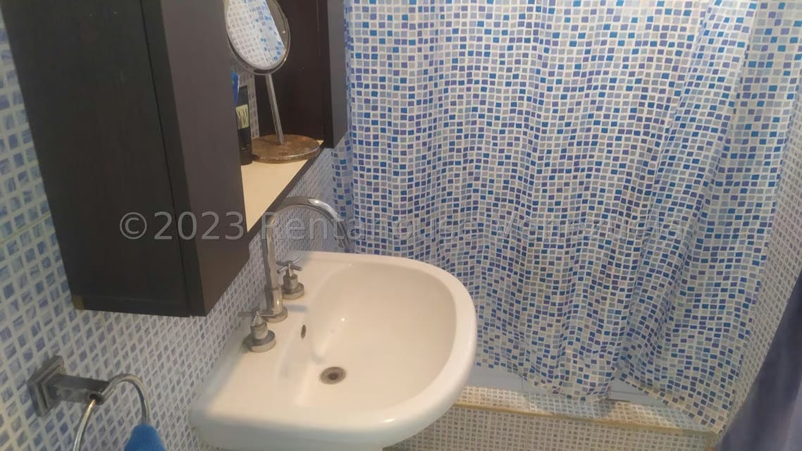 Casa (Multipes Niveles) en Venta en Colinas de Caicaguana, Distrito Metropolitano - 21