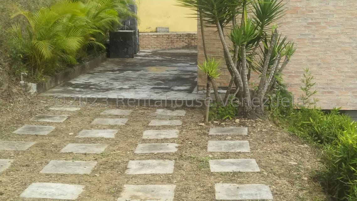 Casa (Multipes Niveles) en Venta en Colinas de Caicaguana, Distrito Metropolitano - 26
