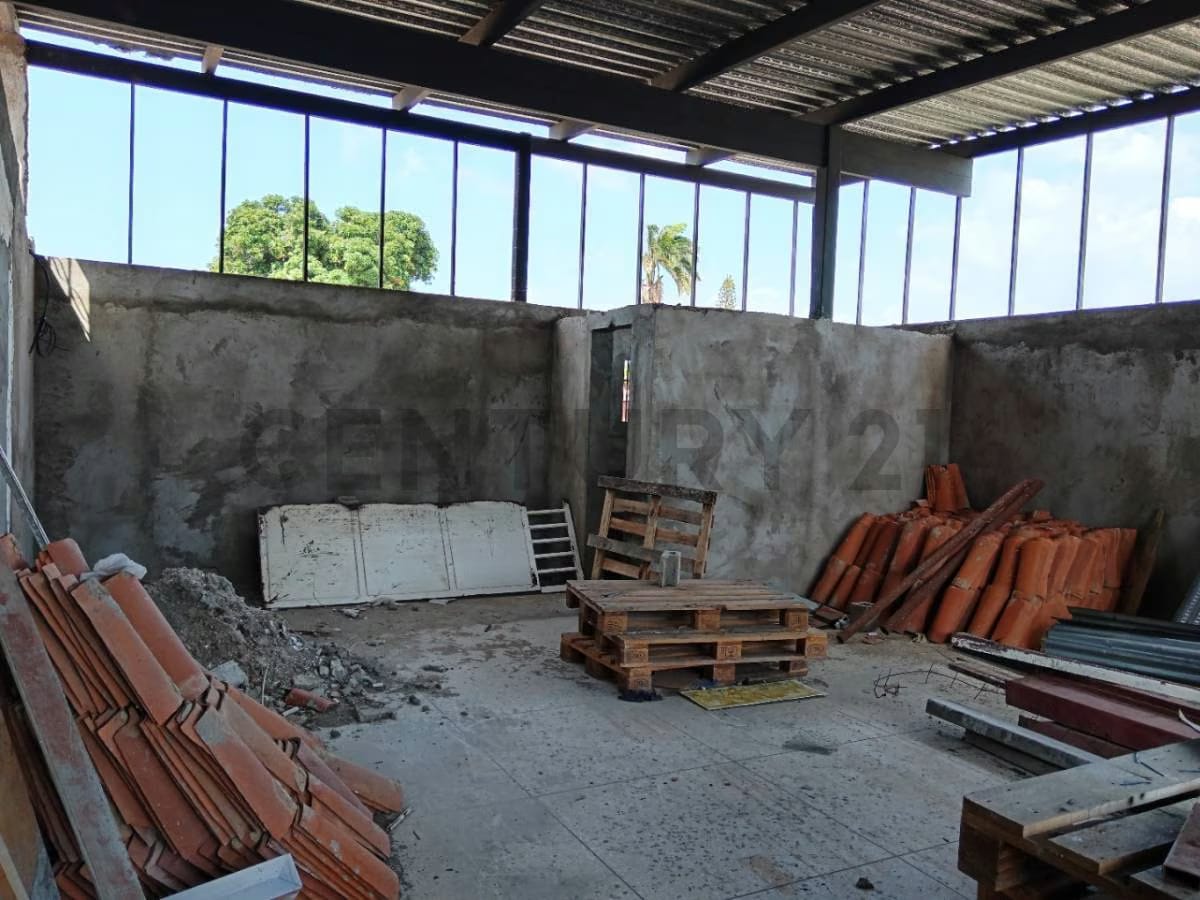Local comercial a pie de calle en Cumaná, Avenida Miranda - 15