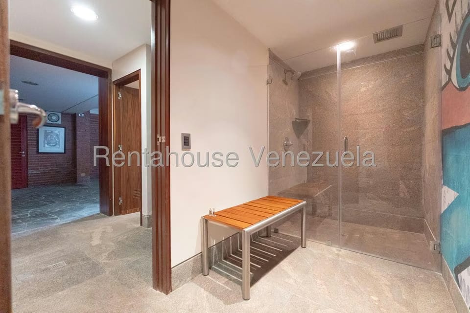 Casa (Multipes Niveles) en Venta en Los Chorros, Distrito Metropolitano - 103