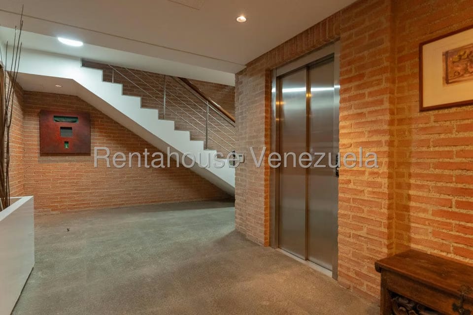 Casa (Multipes Niveles) en Venta en Los Chorros, Distrito Metropolitano - 105