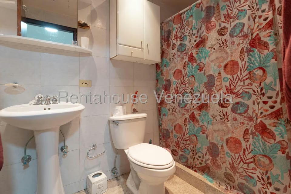 Casa (Multipes Niveles) en Venta en Los Chorros, Distrito Metropolitano - 110