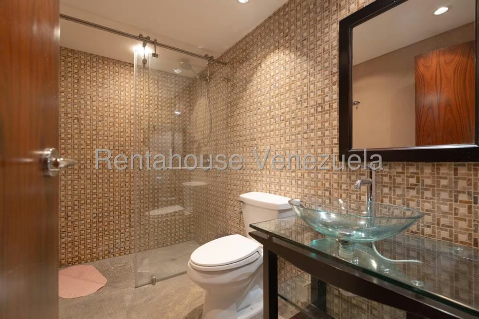 Casa (Multipes Niveles) en Venta en Los Chorros, Distrito Metropolitano - 115