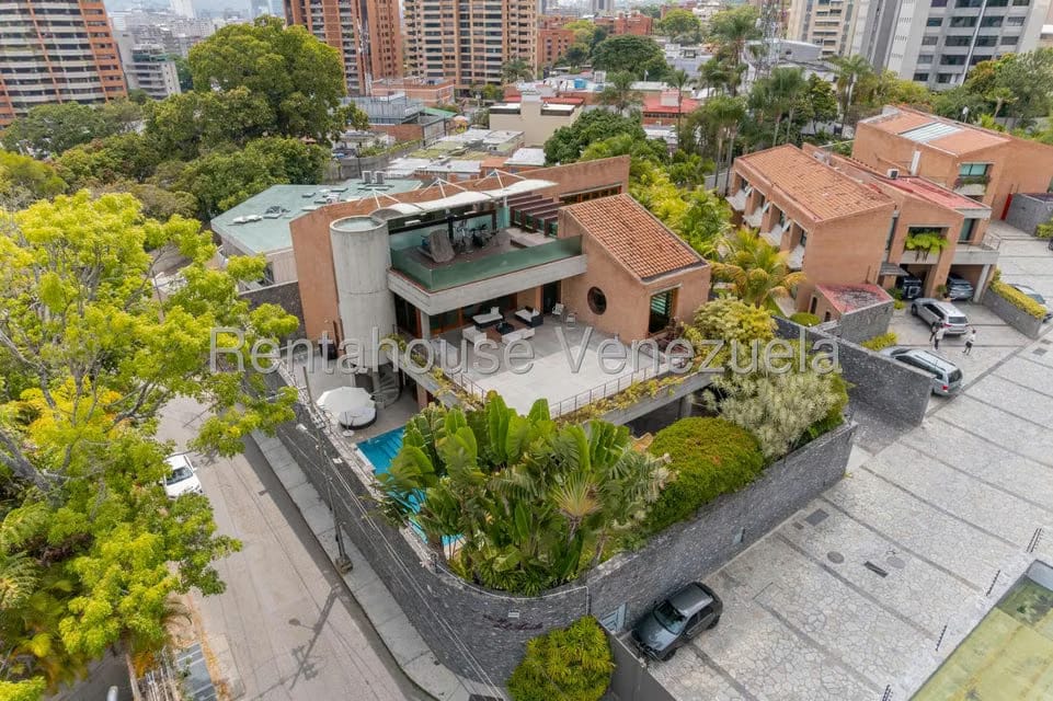 Casa (Multipes Niveles) en Venta en Los Chorros, Distrito Metropolitano - 3