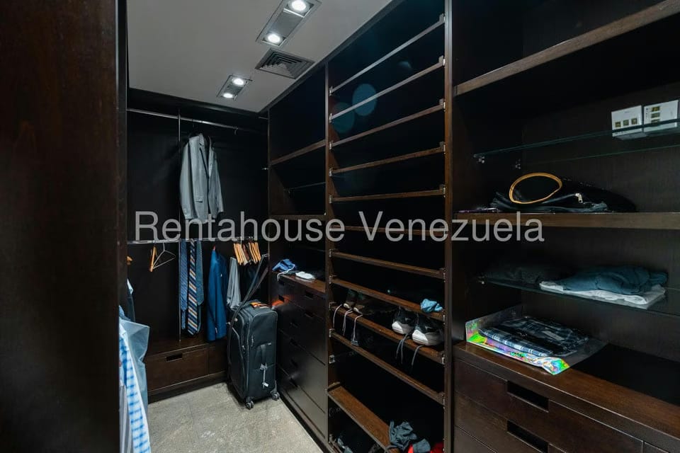 Casa (Multipes Niveles) en Venta en Los Chorros, Distrito Metropolitano - 52