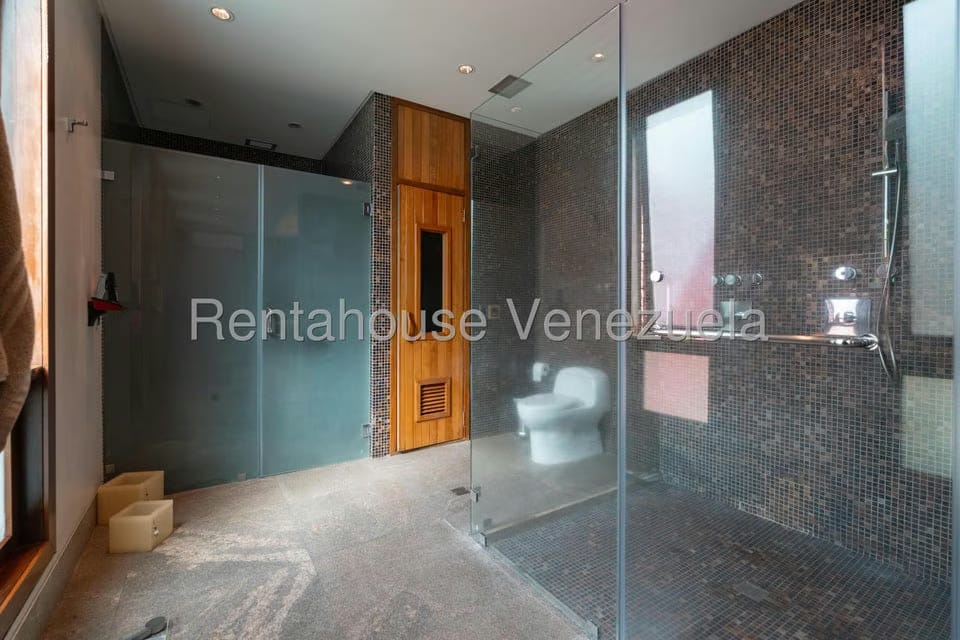 Casa (Multipes Niveles) en Venta en Los Chorros, Distrito Metropolitano - 55