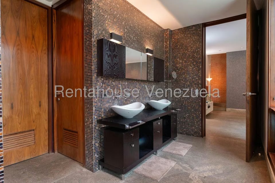 Casa (Multipes Niveles) en Venta en Los Chorros, Distrito Metropolitano - 58
