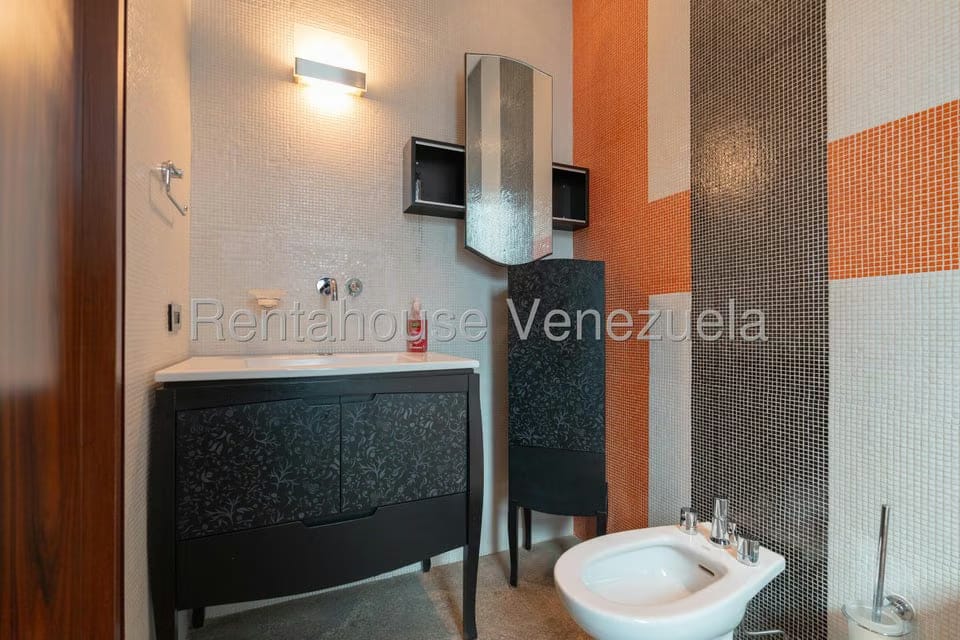 Casa (Multipes Niveles) en Venta en Los Chorros, Distrito Metropolitano - 67