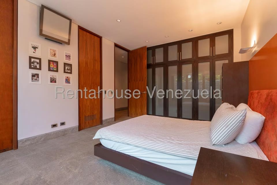 Casa (Multipes Niveles) en Venta en Los Chorros, Distrito Metropolitano - 72