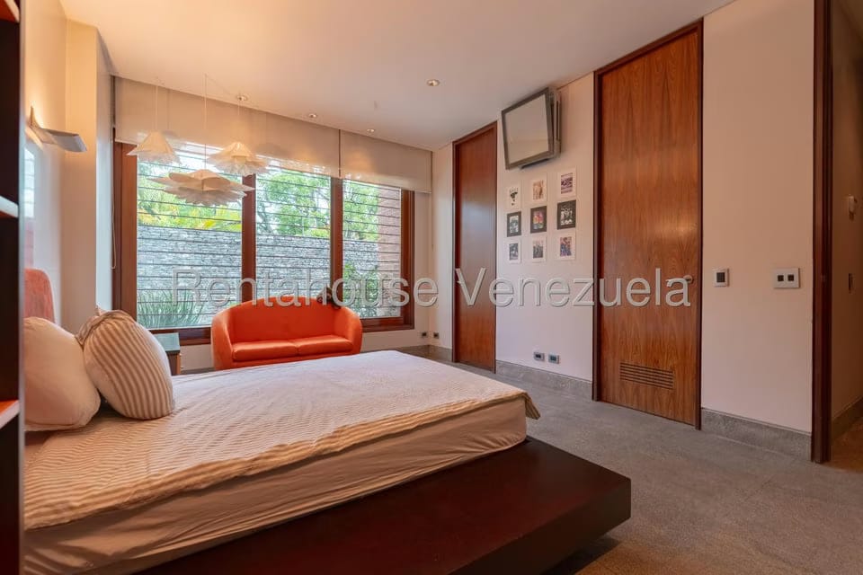 Casa (Multipes Niveles) en Venta en Los Chorros, Distrito Metropolitano - 74