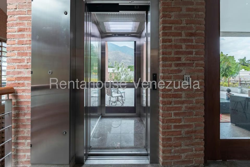 Casa (Multipes Niveles) en Venta en Los Chorros, Distrito Metropolitano - 75