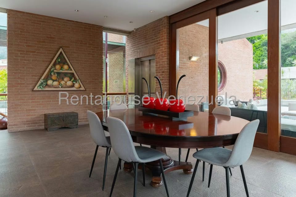 Casa (Multipes Niveles) en Venta en Los Chorros, Distrito Metropolitano - 85