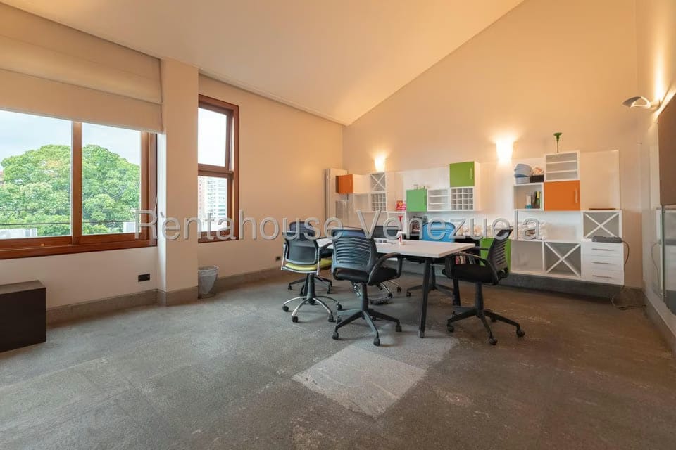 Casa (Multipes Niveles) en Venta en Los Chorros, Distrito Metropolitano - 90