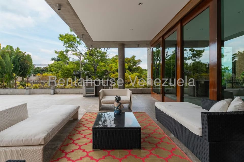 Casa (Multipes Niveles) en Venta en Los Chorros, Distrito Metropolitano - 98