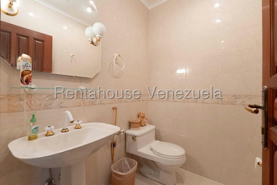 Casa (Multipes Niveles) en Venta en Lomas del Mirador, Distrito Metropolitano - 24