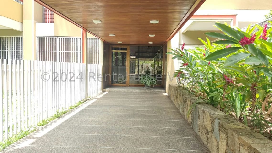 Apartamento (1 Nivel) en Venta en La Urbina, Distrito Metropolitano - 2