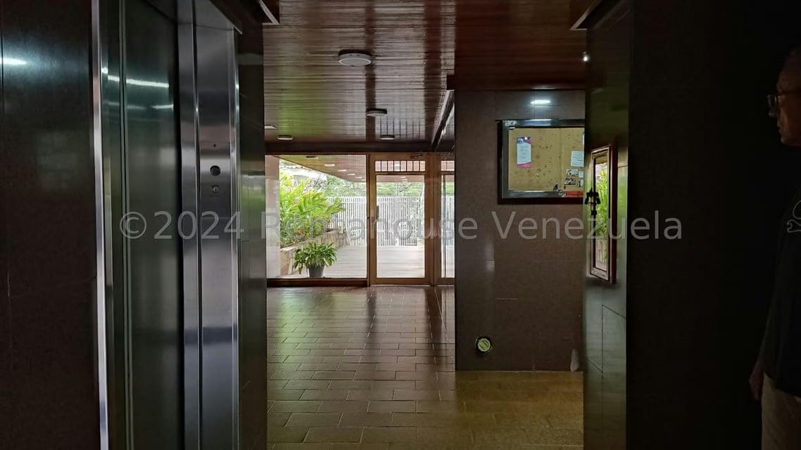 Apartamento (1 Nivel) en Venta en La Urbina, Distrito Metropolitano - 4