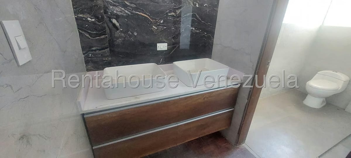 Casa (Duplex) en Venta en El Marques, Distrito Metropolitano - 24