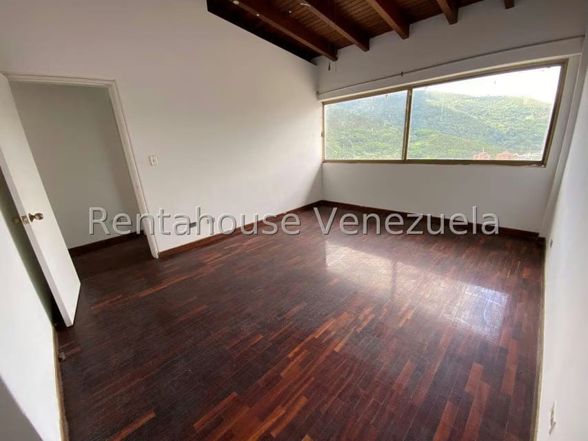 Casa (Duplex) en Alquiler en La Tahona, Distrito Metropolitano - 12