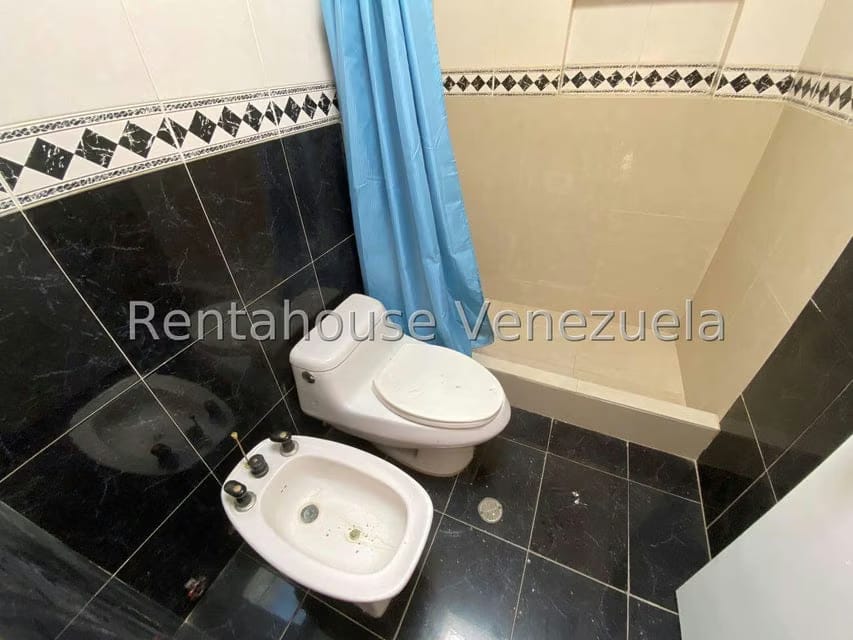 Casa (Duplex) en Alquiler en La Tahona, Distrito Metropolitano - 15