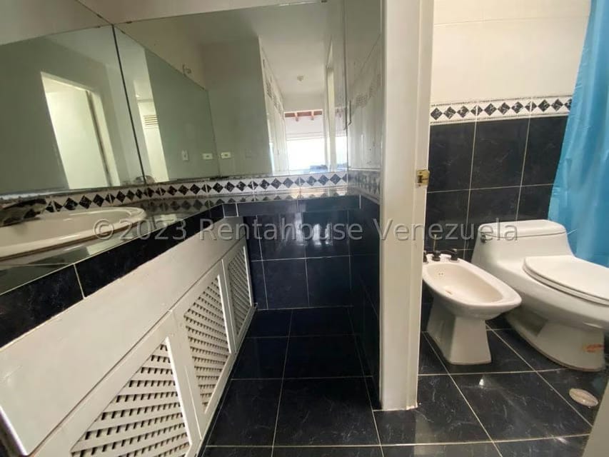 Casa (Duplex) en Alquiler en La Tahona, Distrito Metropolitano - 17