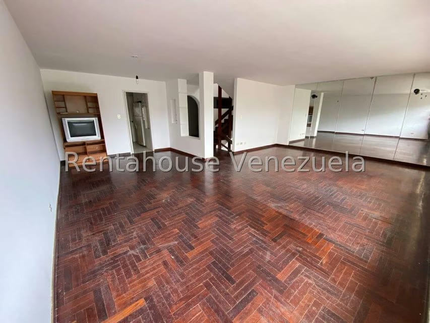 Casa (Duplex) en Alquiler en La Tahona, Distrito Metropolitano - 4