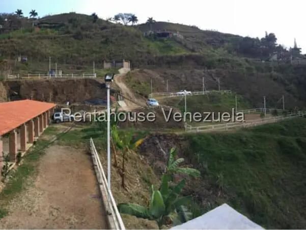Terreno (Finca) en Venta en Parque Caiza, Distrito Metropolitano - 5