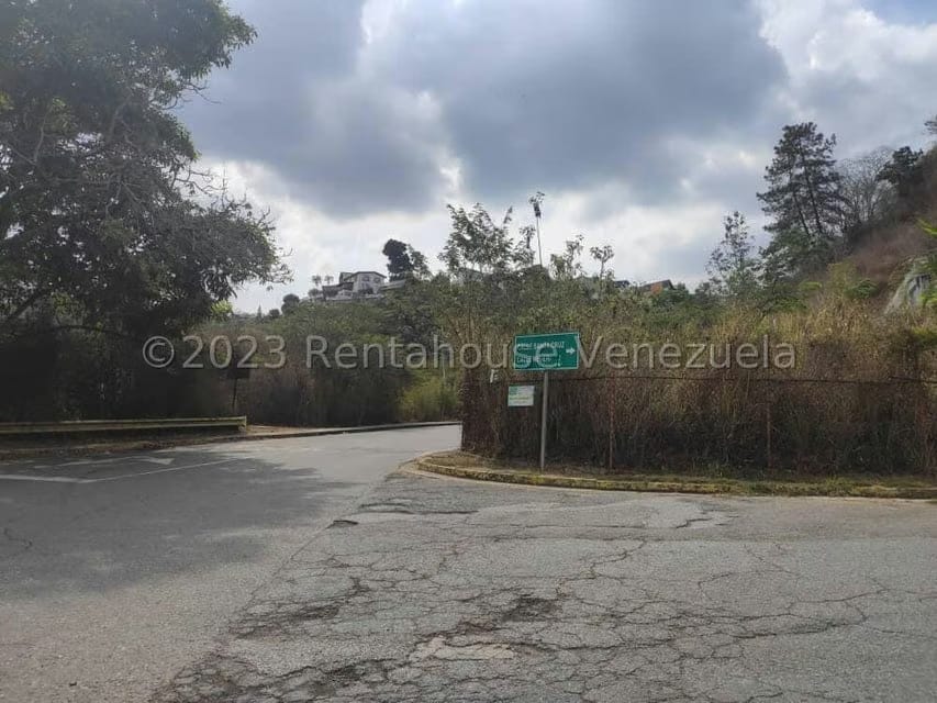 Terreno (Residencial) en Venta en Colinas del Tamanaco, Distrito Metropolitano - 2