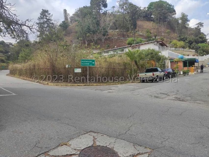 Terreno (Residencial) en Venta en Colinas del Tamanaco, Distrito Metropolitano - 4