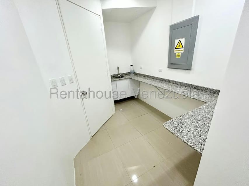 Comercial (Local Comercial) en Alquiler en El Rosal, Distrito Metropolitano - 11