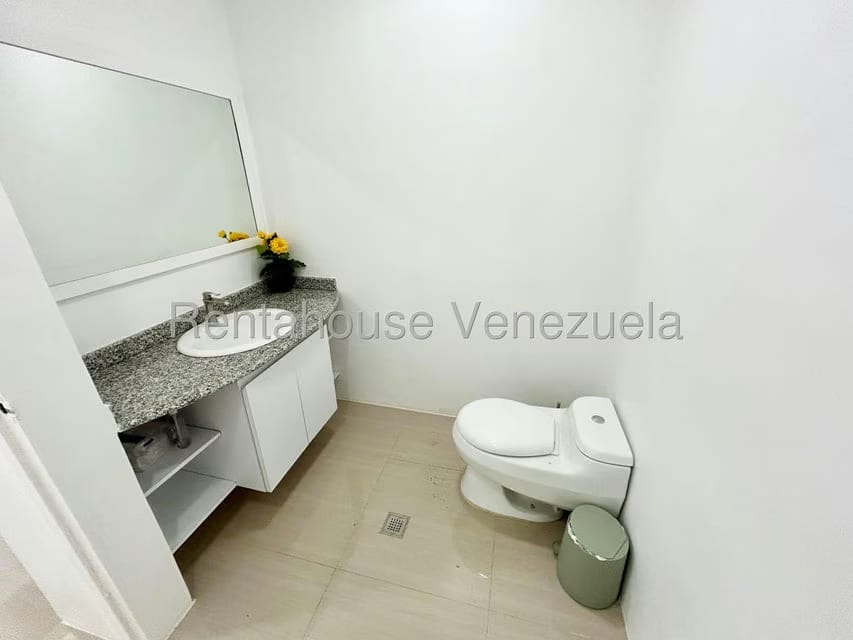 Comercial (Local Comercial) en Alquiler en El Rosal, Distrito Metropolitano - 12