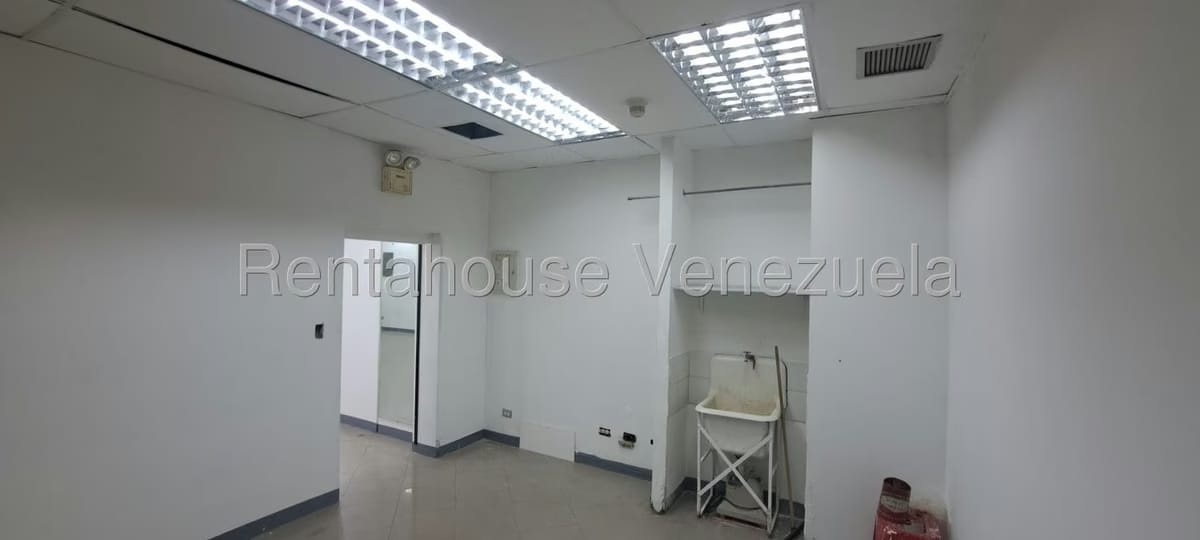 Comercial (Local Comercial) en Venta en Parroquia Catedral, Distrito Metropolitano - 11