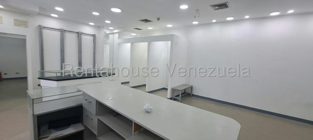 Comercial (Local Comercial) en Venta en Parroquia Catedral, Distrito Metropolitano - 3