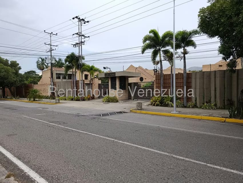Townhouse (Duplex) en Venta en Las Quintas, Carabobo - 2