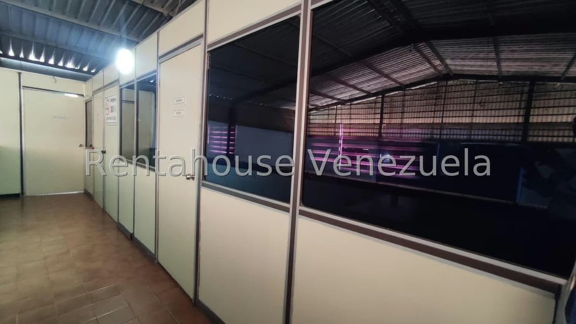 Comercial (Galpon - Deposito) en Venta en Zona Industrial 2, Lara - 12