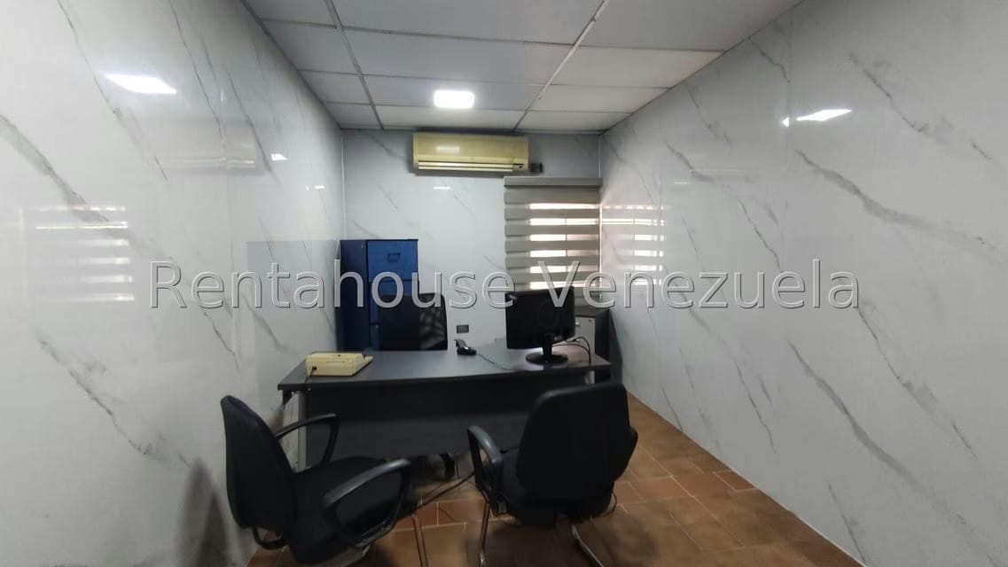 Comercial (Galpon - Deposito) en Venta en Zona Industrial 2, Lara - 18