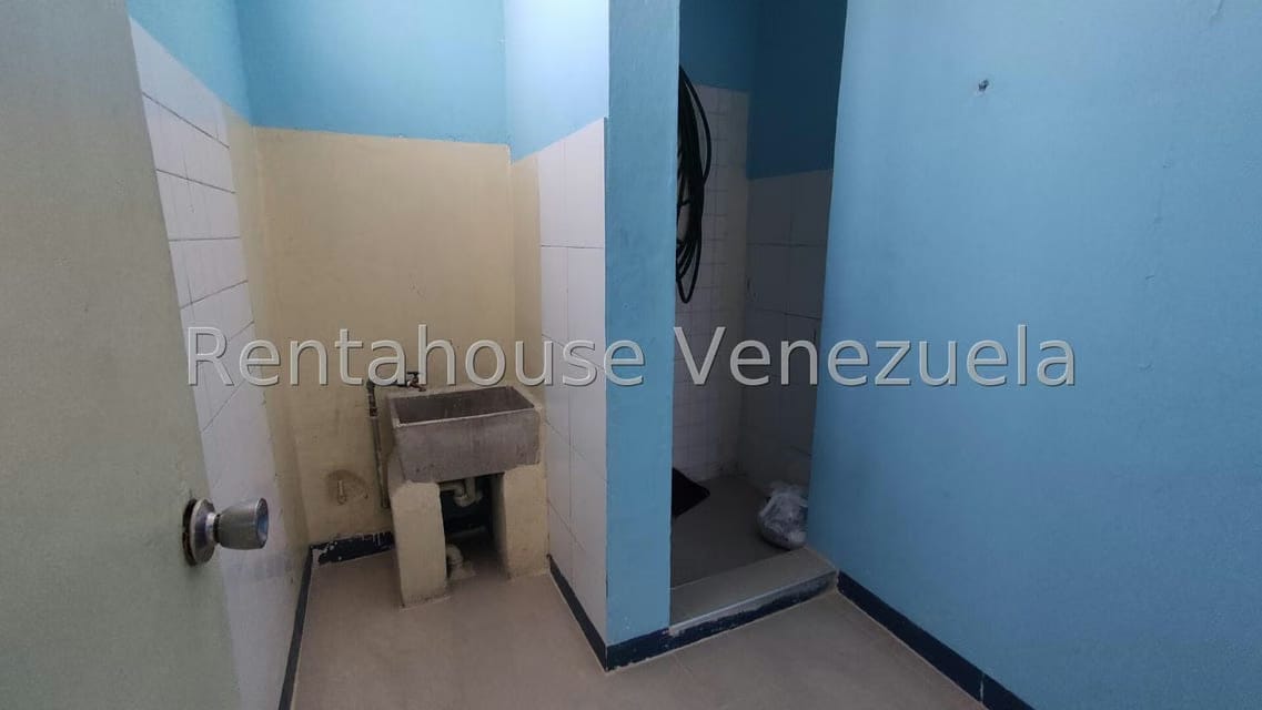 Comercial (Galpon - Deposito) en Venta en Zona Industrial 2, Lara - 36