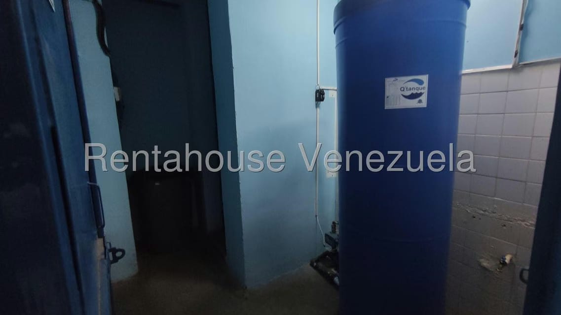 Comercial (Galpon - Deposito) en Venta en Zona Industrial 2, Lara - 38