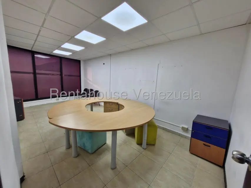 Comercial (Oficina) en Alquiler en Avenida Bolivar, Aragua - 11