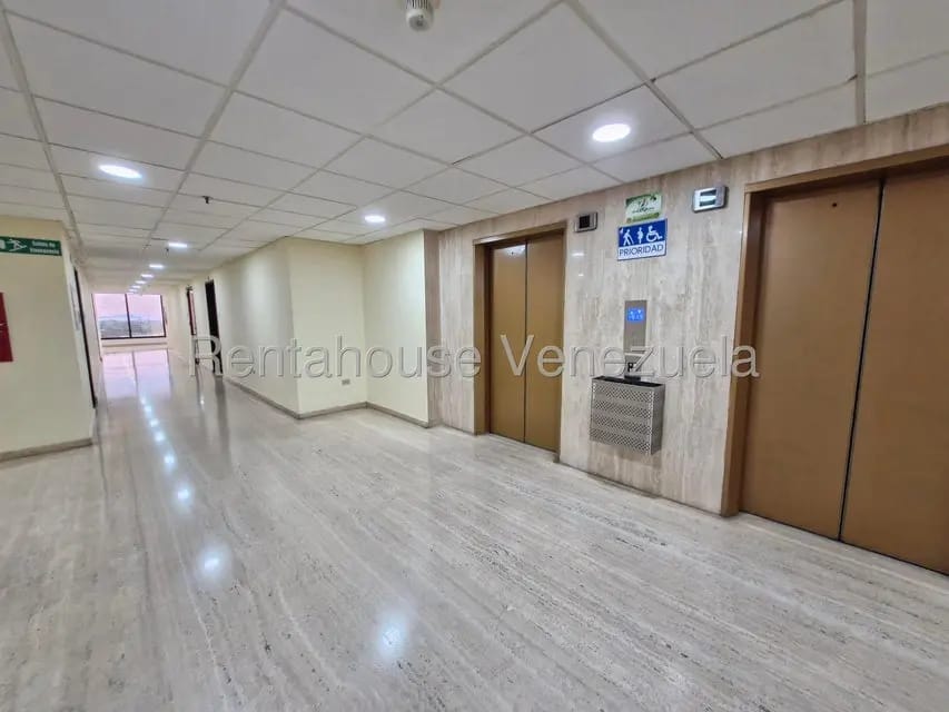 Comercial (Oficina) en Alquiler en Avenida Bolivar, Aragua - 21